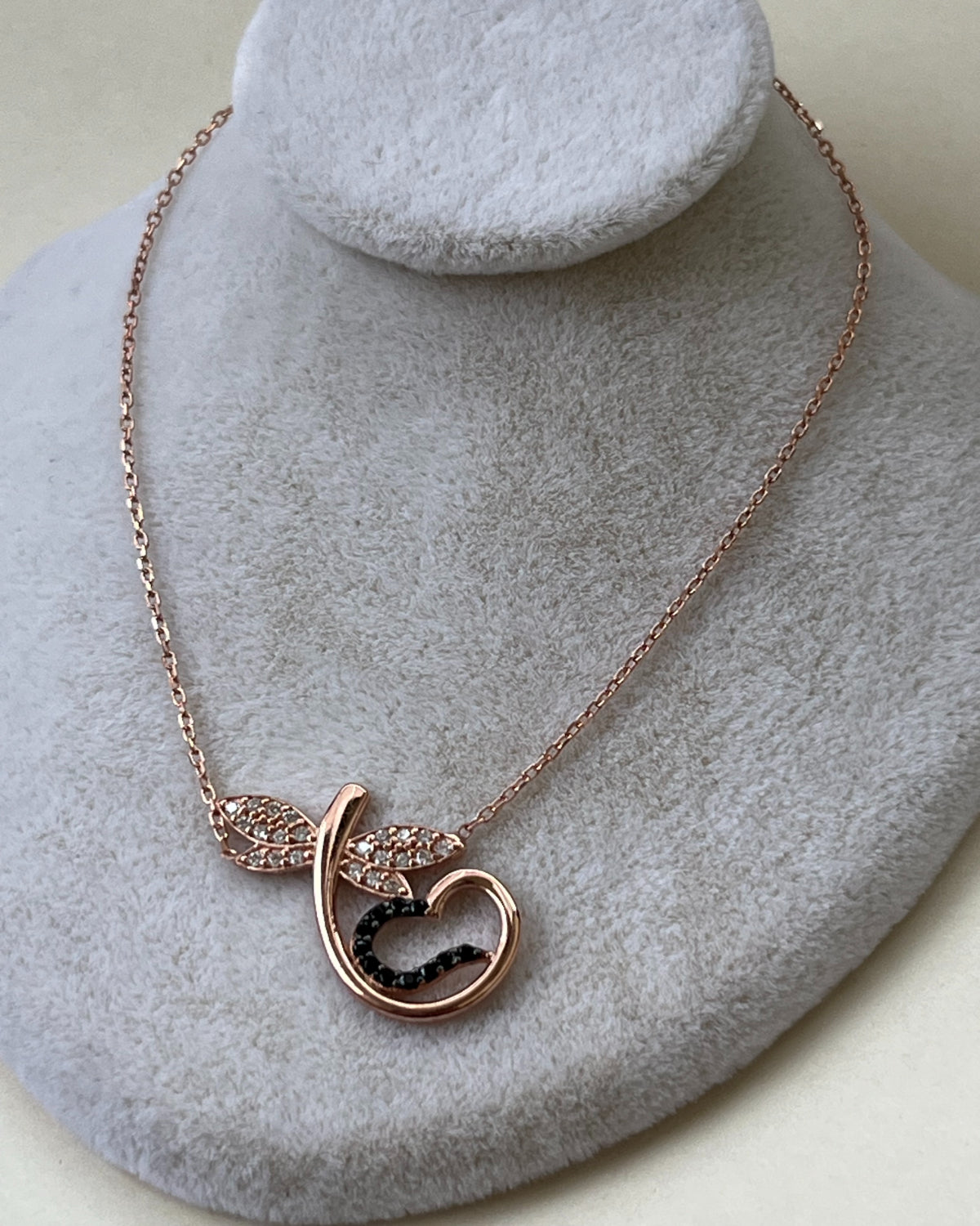 Rose Altın Kaplama Kanatlı Kalp Figürlü Taşlı Kolye