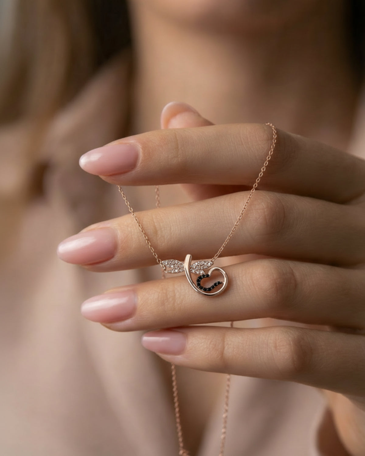 Rose Altın Kaplama Kanatlı Kalp Figürlü Taşlı Kolye